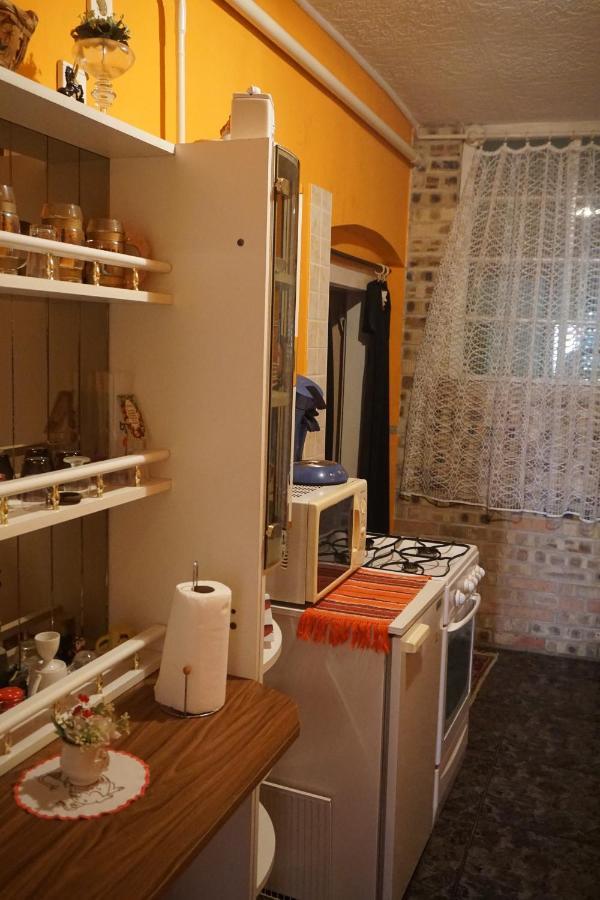 Piri Vendeghaz Hotel Hajduboszormeny Bagian luar foto