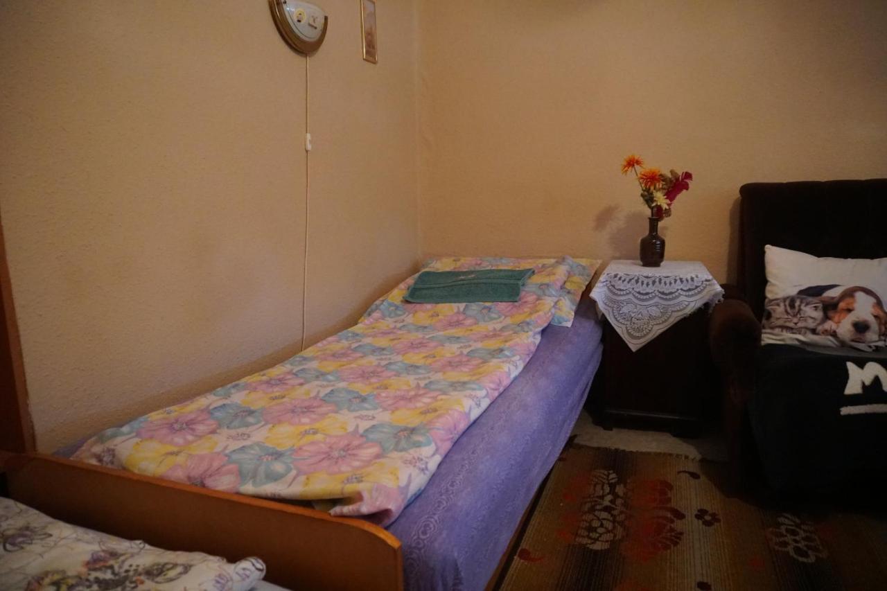 Piri Vendeghaz Hotel Hajduboszormeny Bagian luar foto