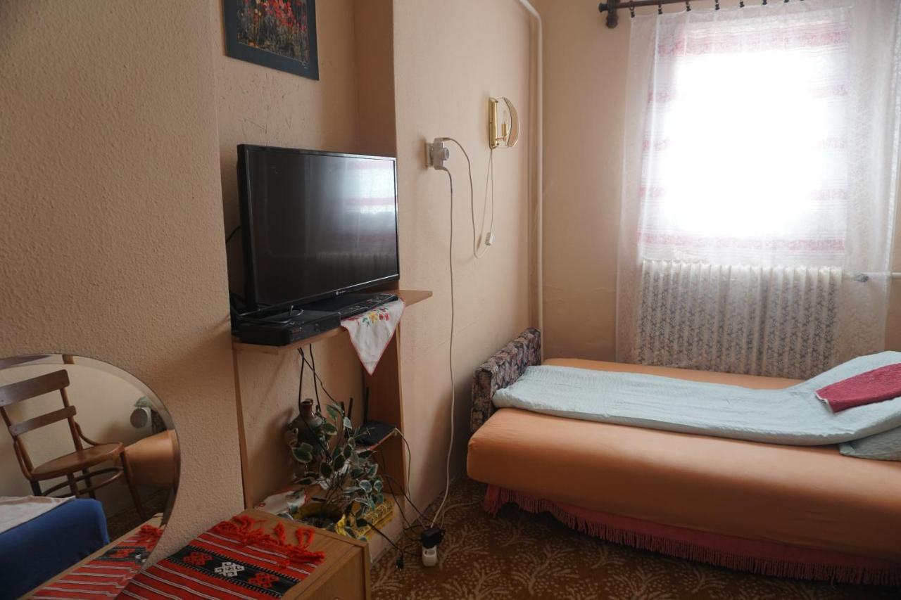 Piri Vendeghaz Hotel Hajduboszormeny Bagian luar foto