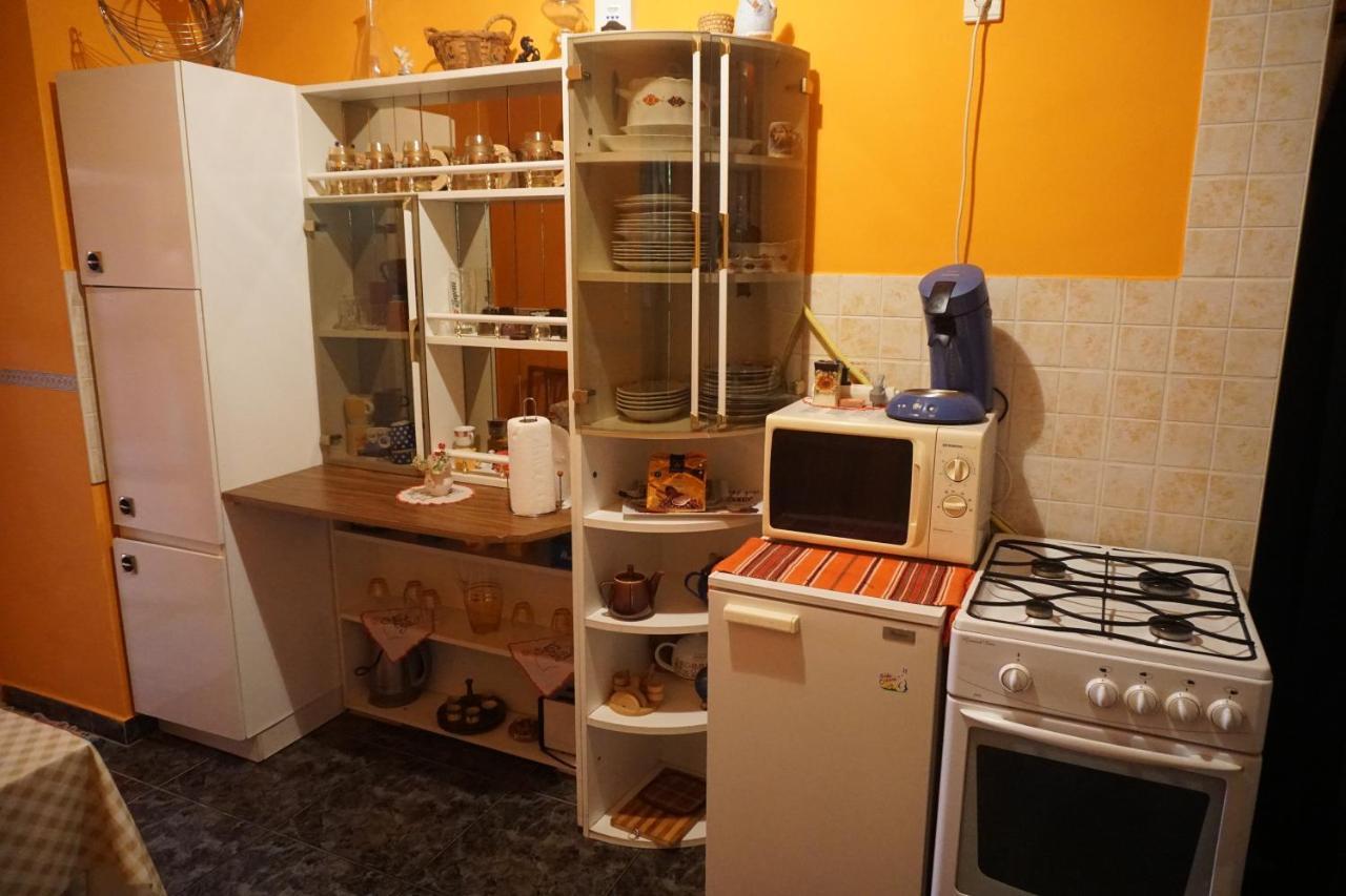 Piri Vendeghaz Hotel Hajduboszormeny Bagian luar foto