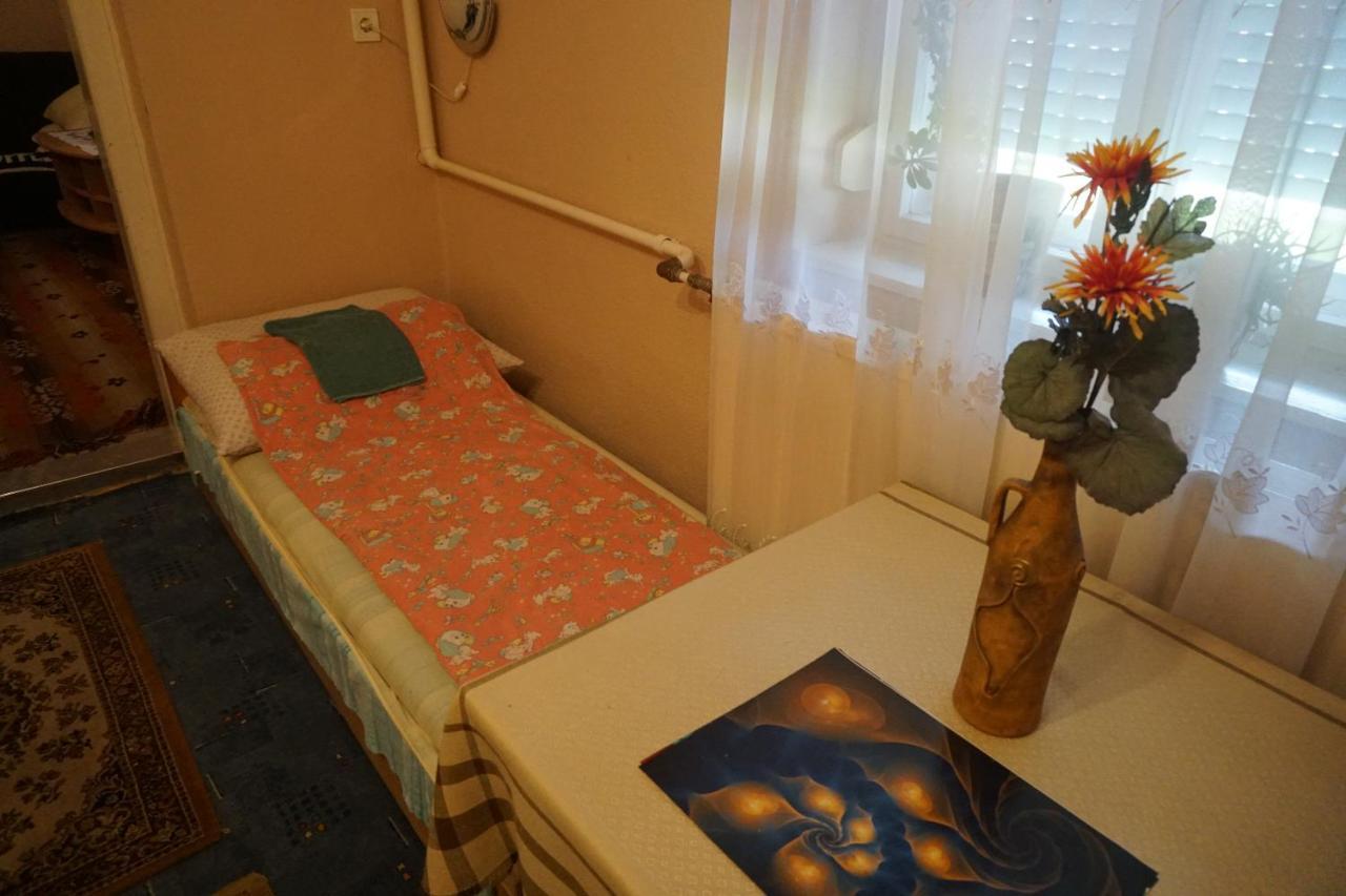 Piri Vendeghaz Hotel Hajduboszormeny Bagian luar foto