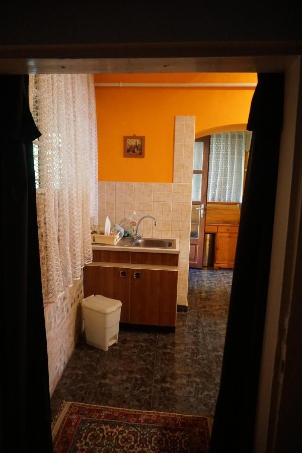 Piri Vendeghaz Hotel Hajduboszormeny Bagian luar foto